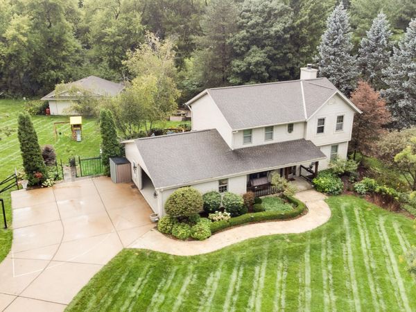 W264N6615 Hillview Dr, Lisbon, WI 53089