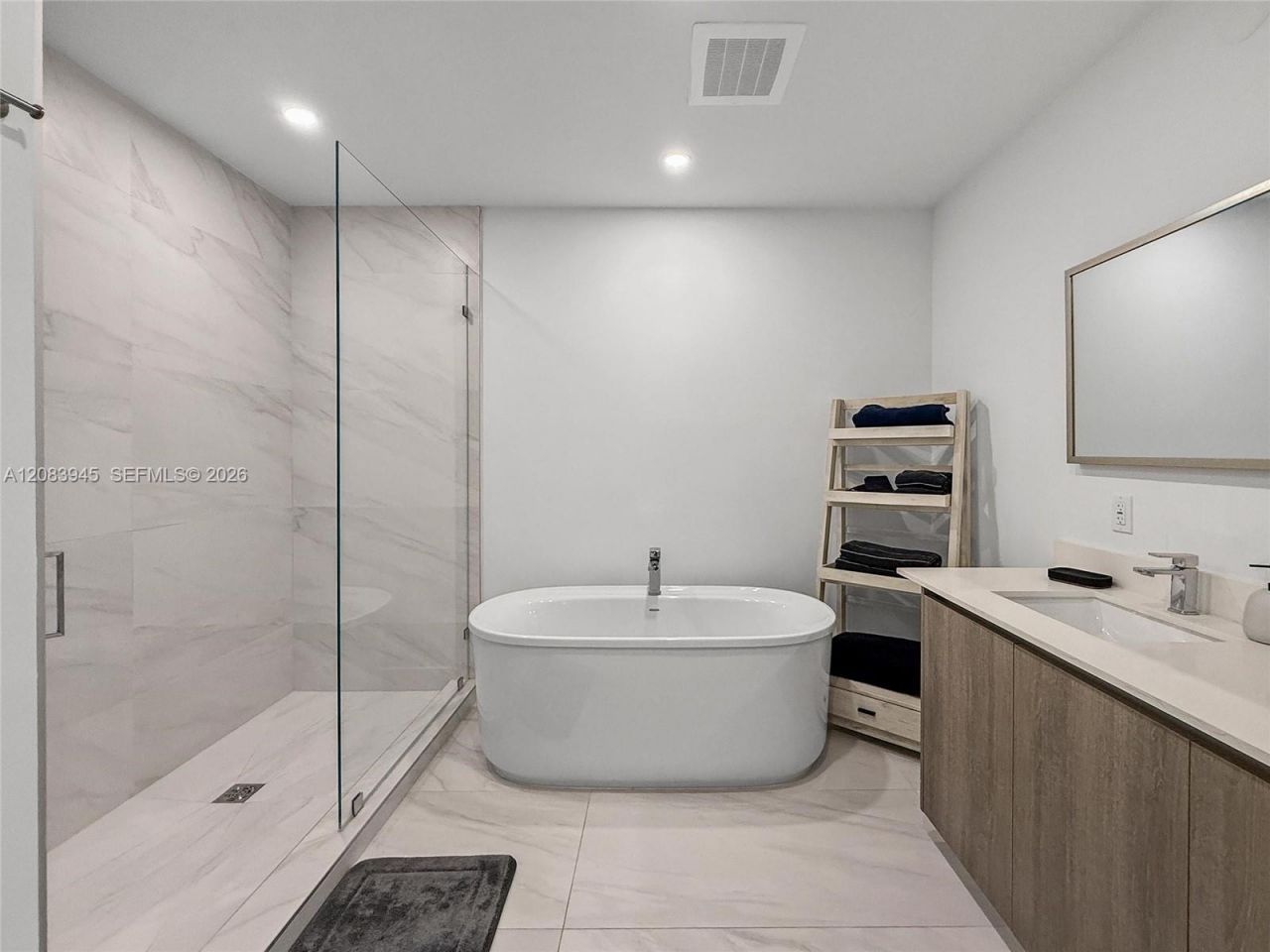 17550 Collins Ave, Unit 1403, Sunny Isles Beach, FL 33160 Photo