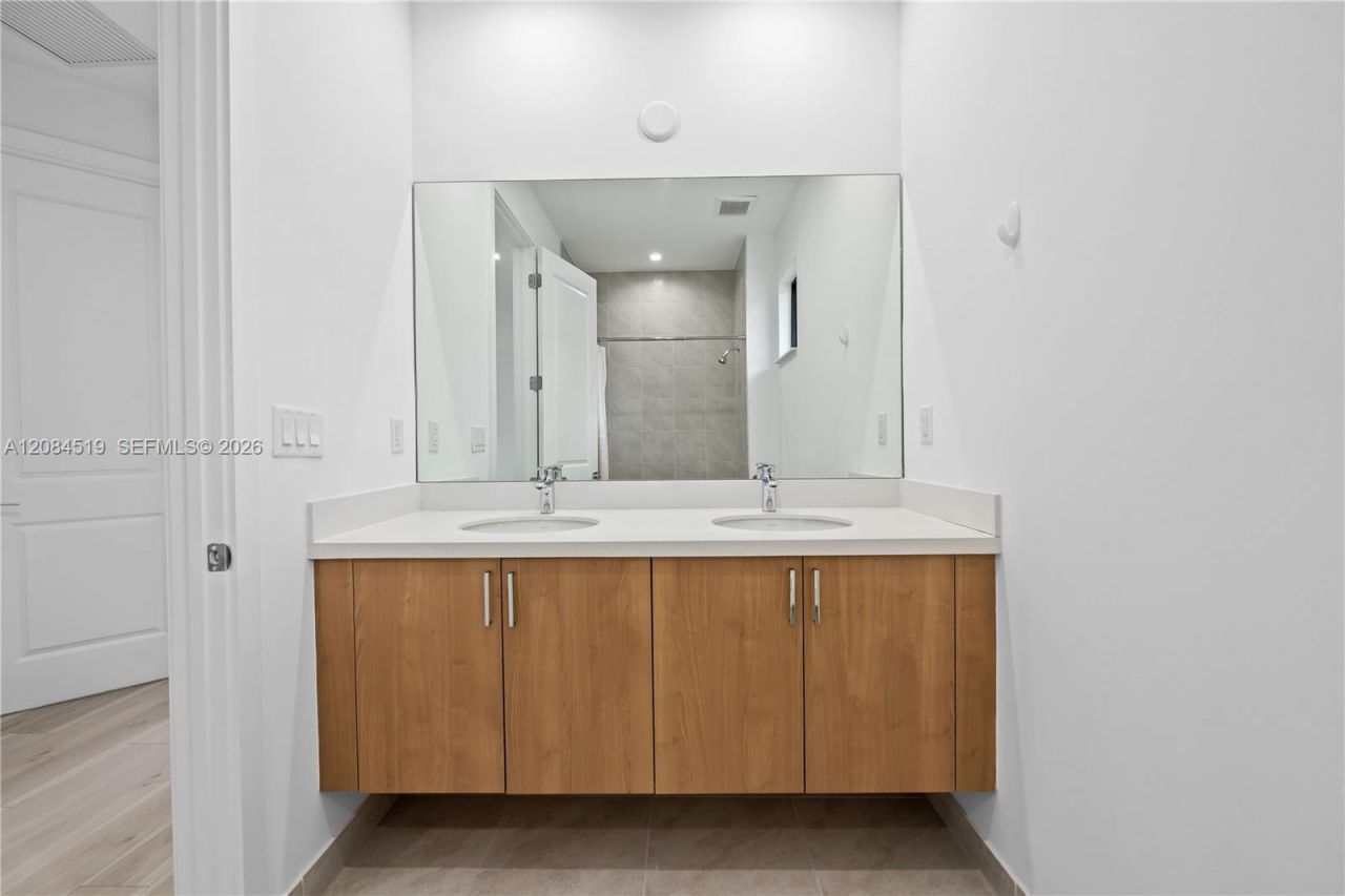 4402 NW 81st Ave, Doral, FL 33166 Photo