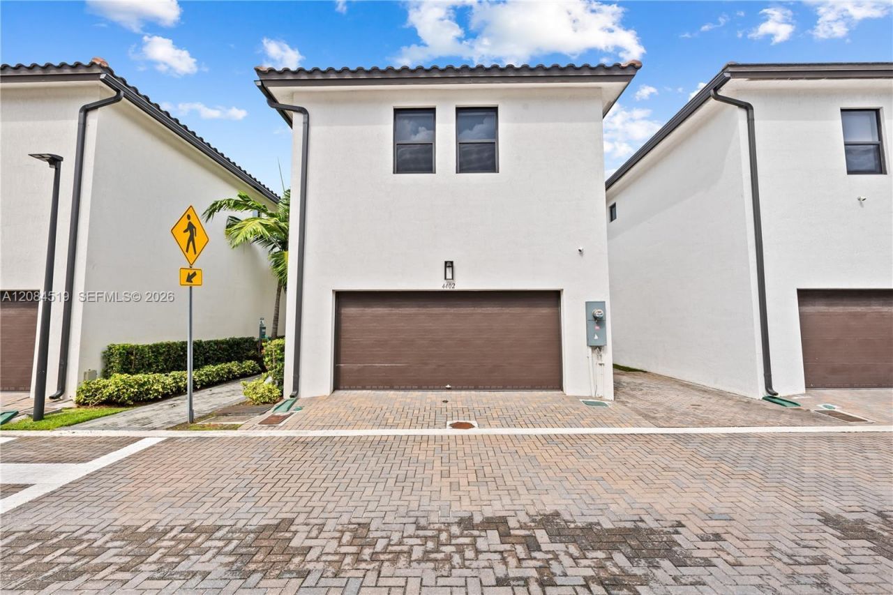 4402 NW 81st Ave, Doral, FL 33166 Photo