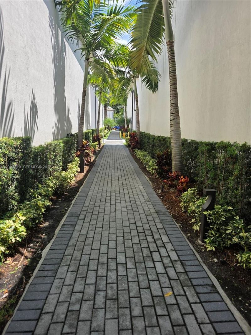 4402 NW 81st Ave, Doral, FL 33166 Photo