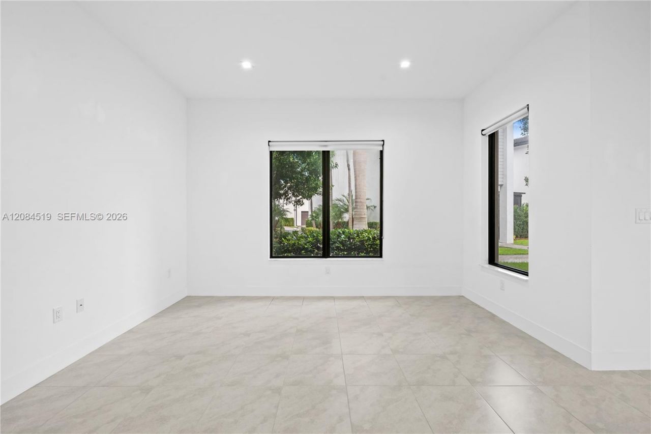 4402 NW 81st Ave, Doral, FL 33166 Photo