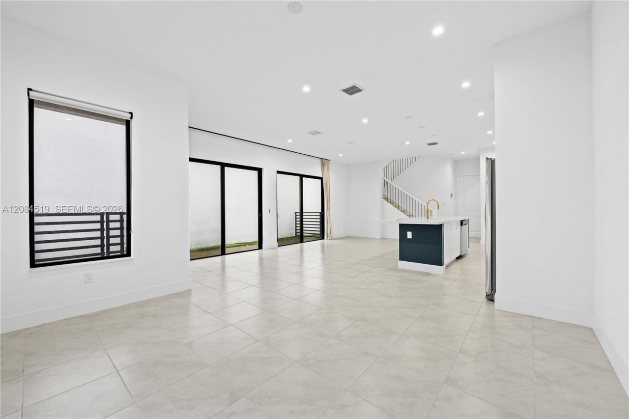 4402 NW 81st Ave, Doral, FL 33166 Photo