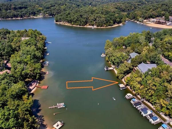 1378 S Lake Sherwood Drive, Lake Sherwood, MO 63357