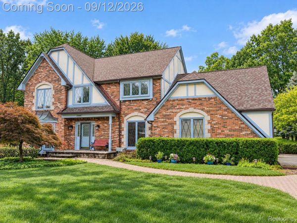 25687 Rutledge Crossing, Farmington Hills, Mi 48335
