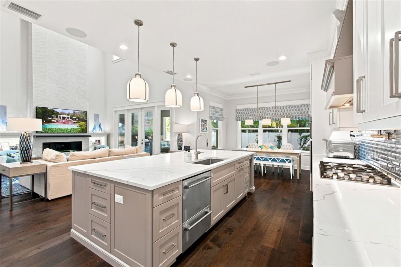 3103 W Hawthorne Road, Tampa, FL 33611 Photo