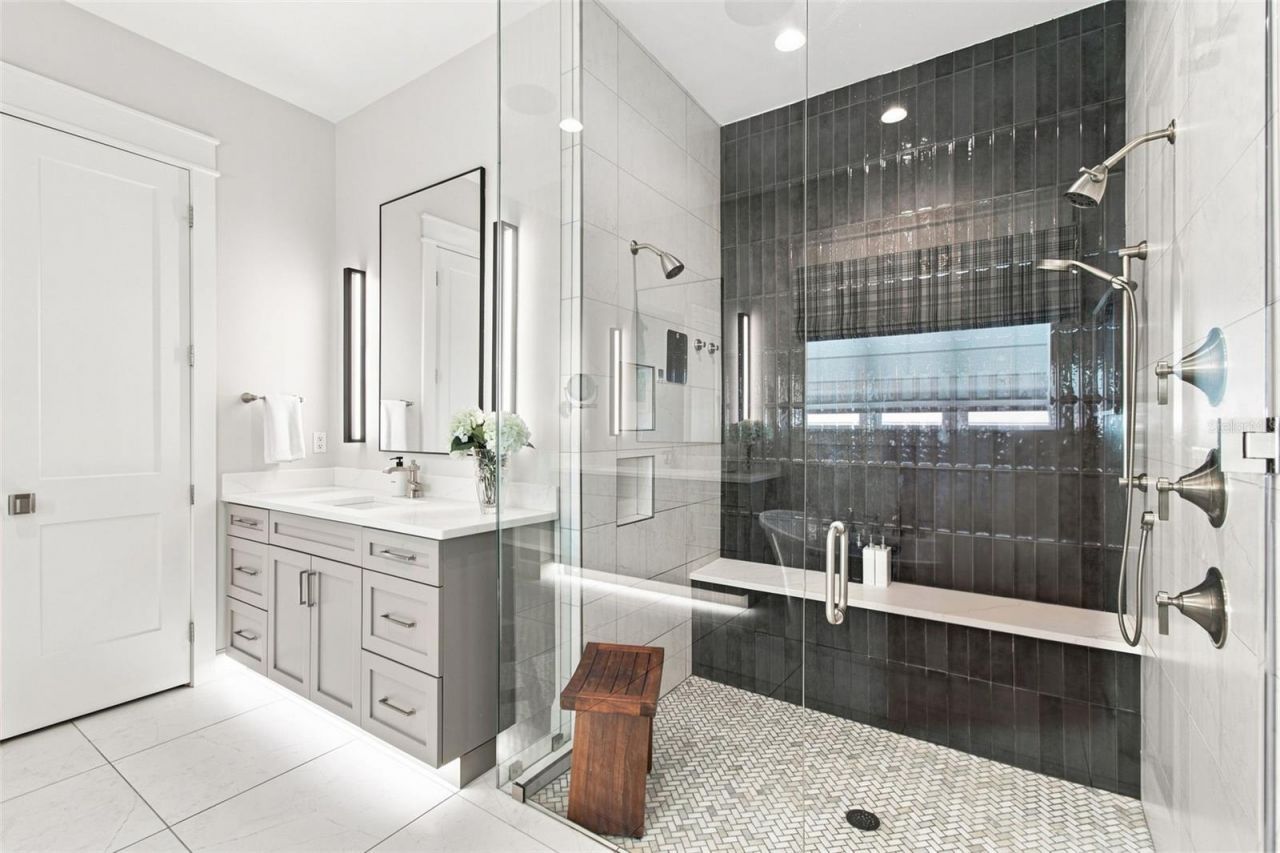 3103 W Hawthorne Road, Tampa, FL 33611 Photo