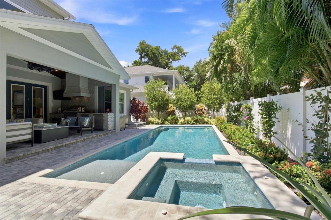 3103 W Hawthorne Road, Tampa, FL 33611 Photo