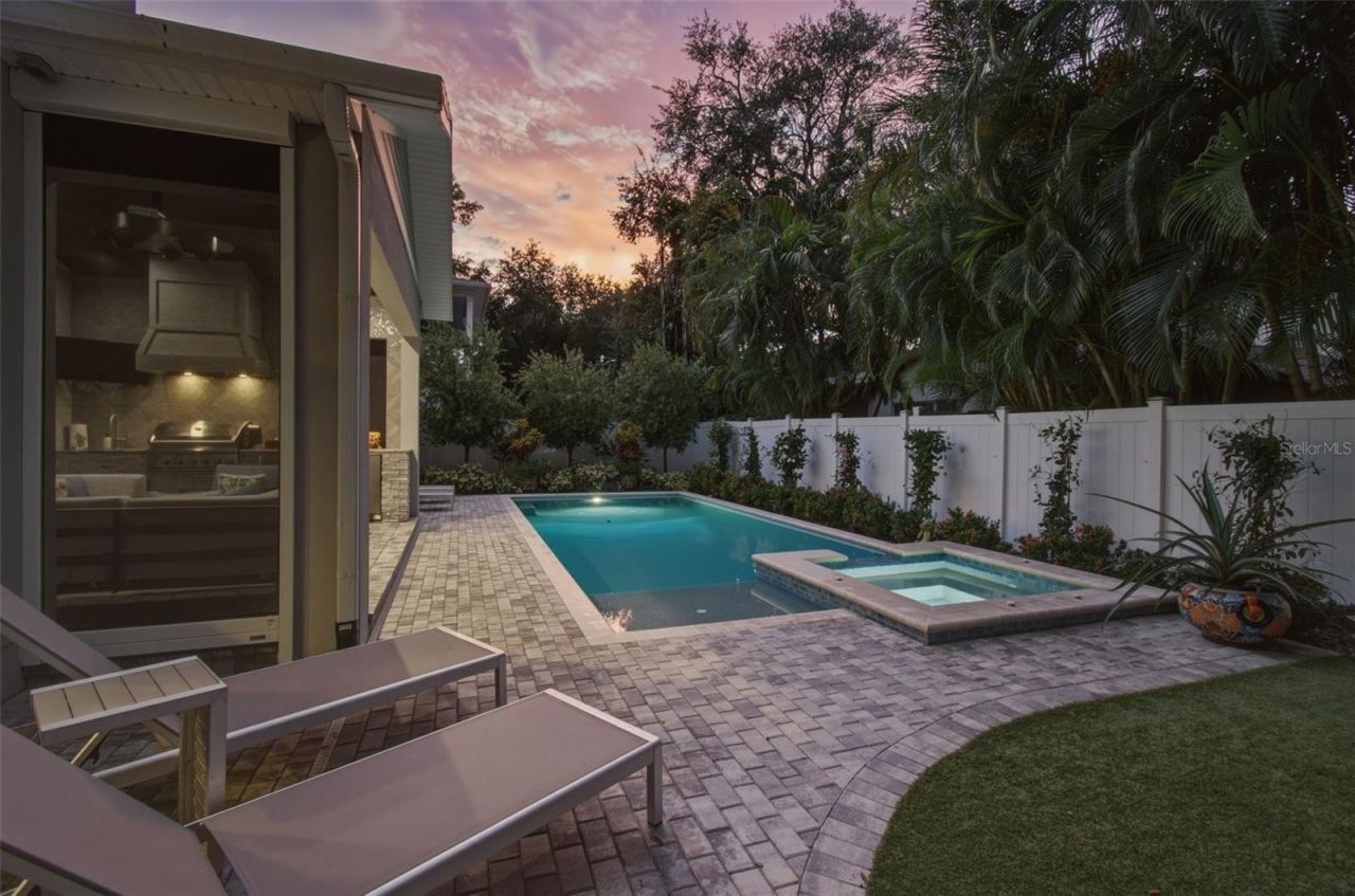 3103 W Hawthorne Road, Tampa, FL 33611 Photo