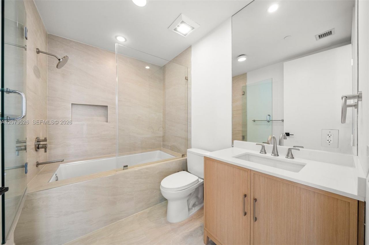 1100 Biscayne Blvd , Unit 3805, Miami, FL 33132 Photo