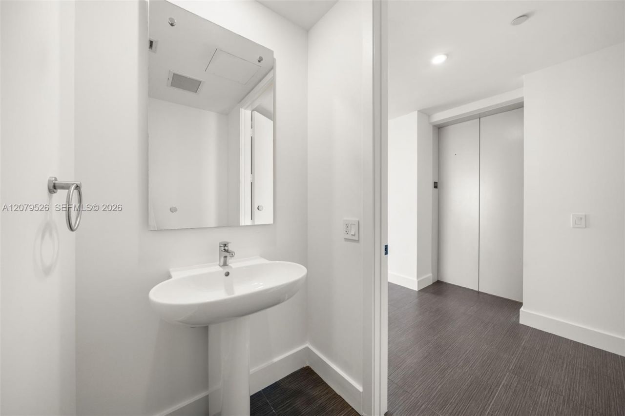 1100 Biscayne Blvd , Unit 3805, Miami, FL 33132 Photo