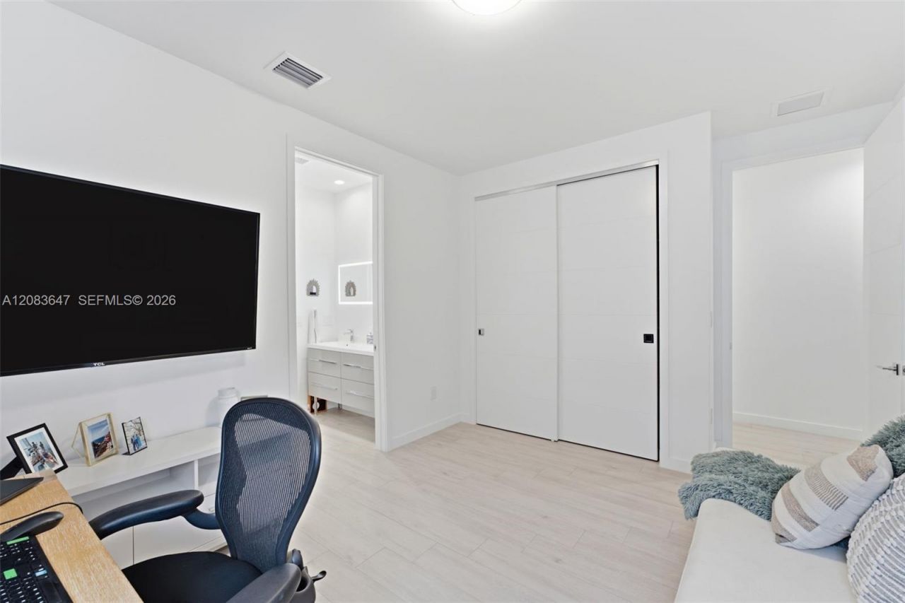 3082 Indiana St , Miami, FL 33133 Photo