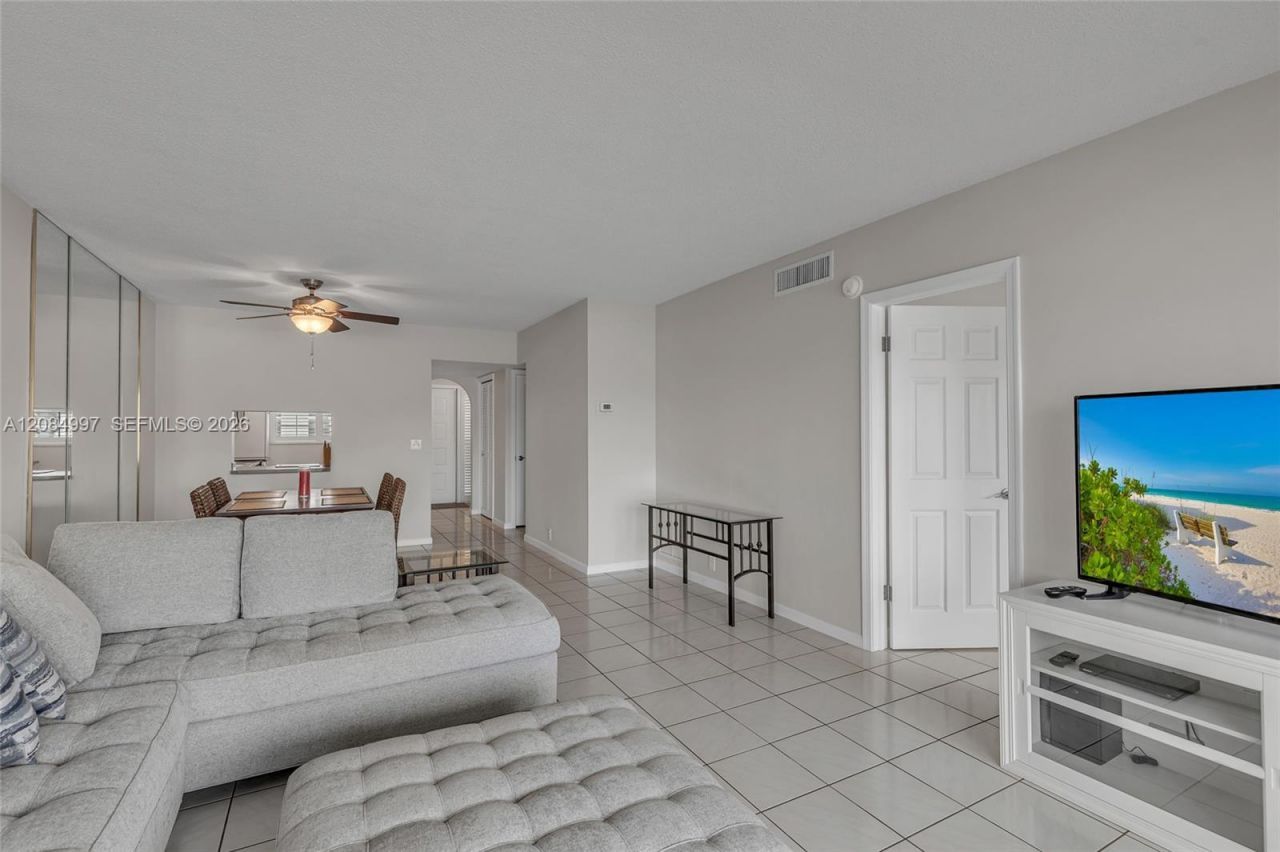 20 Yacht Club Dr, Unit 103, North Palm Beach, FL 33408 Photo