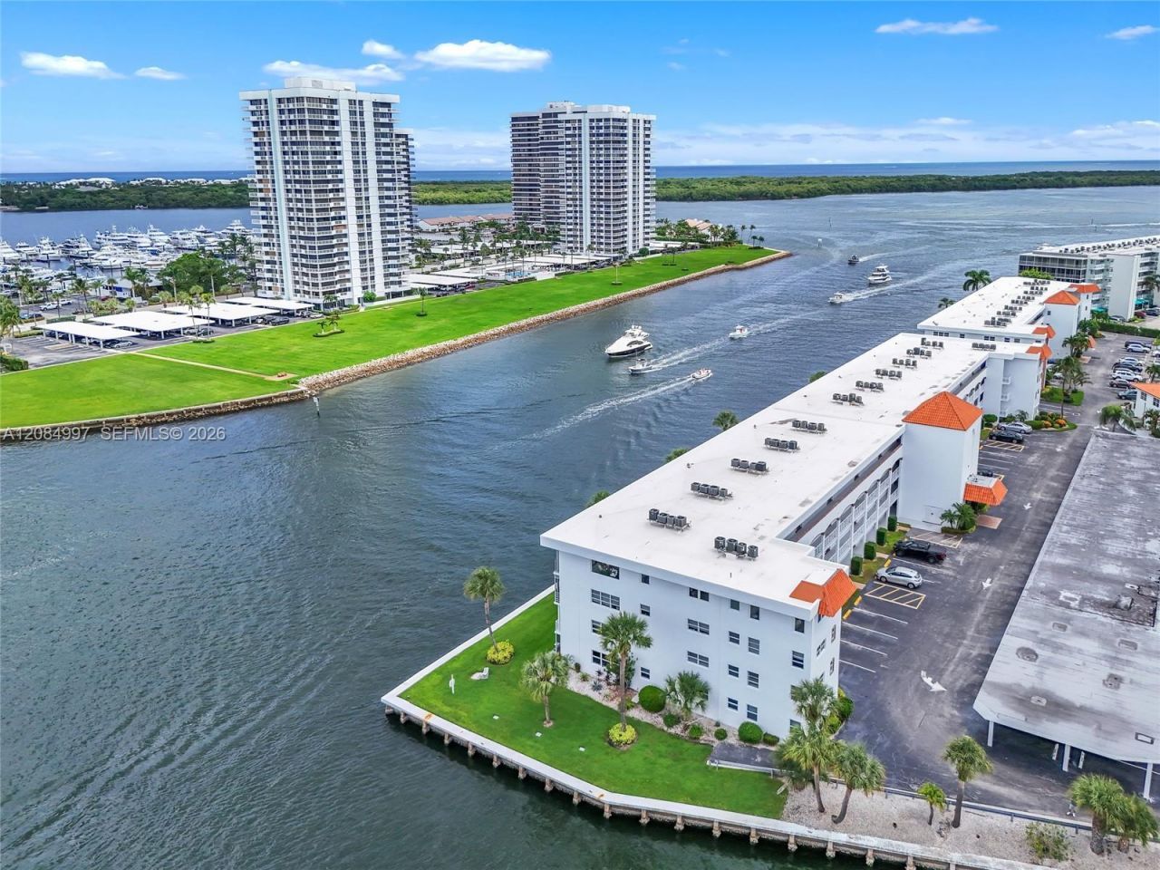 20 Yacht Club Dr, Unit 103, North Palm Beach, FL 33408 Photo