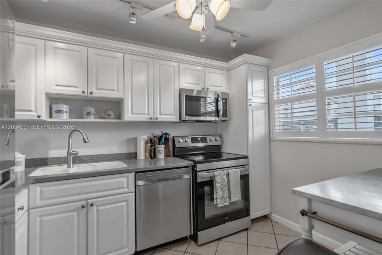 20 Yacht Club Dr, Unit 103, North Palm Beach, FL 33408 Photo