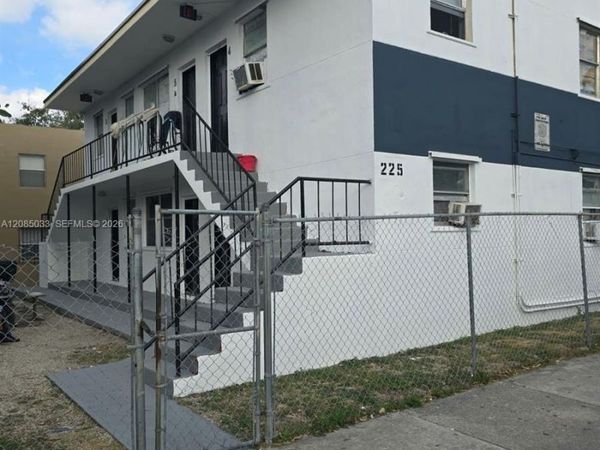 225 NW 17th St, Unit 4, Miami, FL 33136