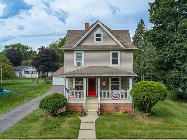 520 Ellinwood Avenue, Reedsburg, WI 53959