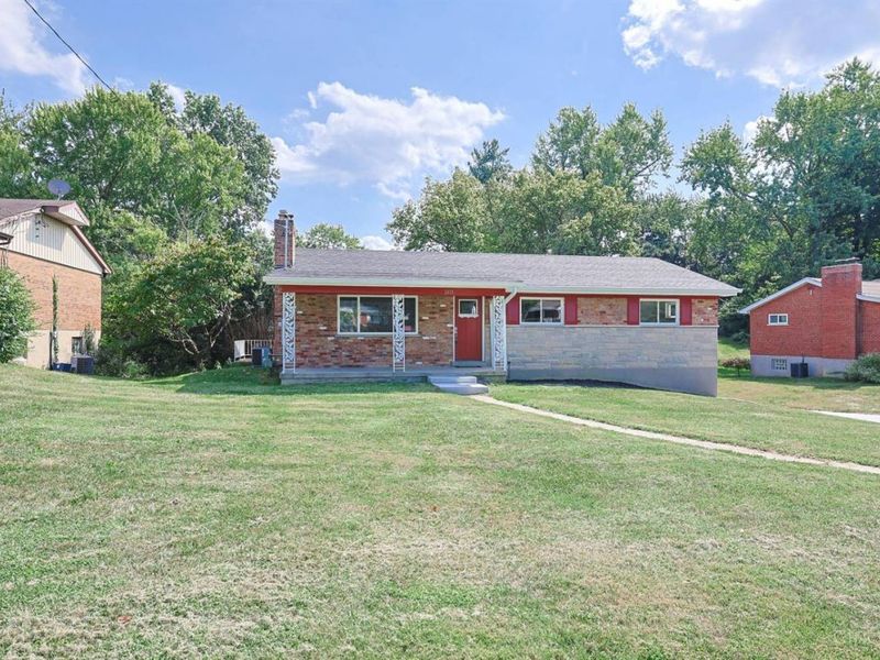 2079 Arrowood Place, Springfield Township, OH 45231 Photo 2