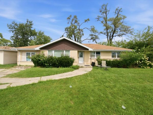 9342 S 76th Avenue , Hickory Hills, IL 60457