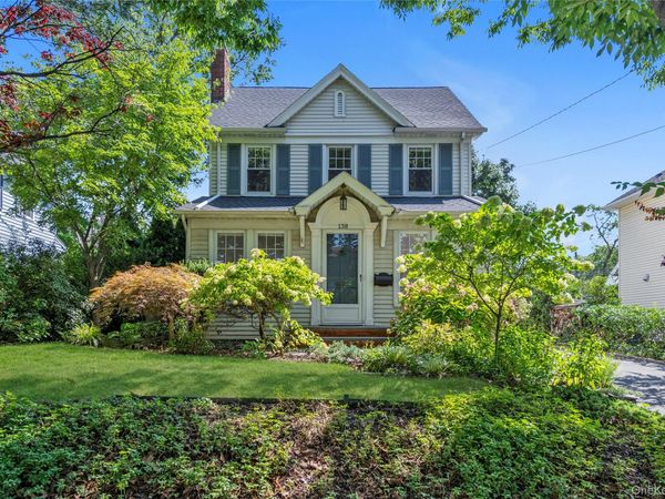 138 Hillcrest Avenue , Manhasset, NY 11030