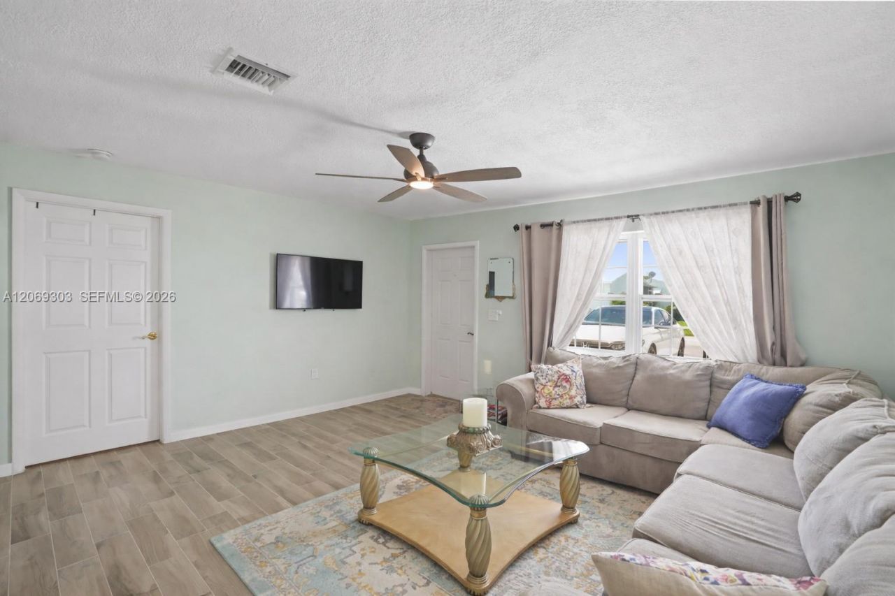 142 NW 10th Ct, Boynton Beach, FL 33426 Photo