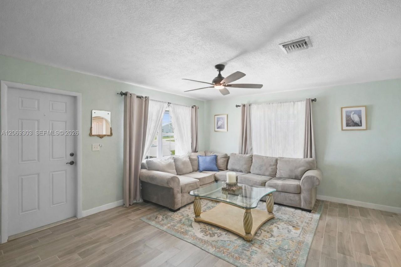 142 NW 10th Ct, Boynton Beach, FL 33426 Photo