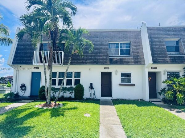 6090 SW 41st St , Unit 19, Davie, FL 33314