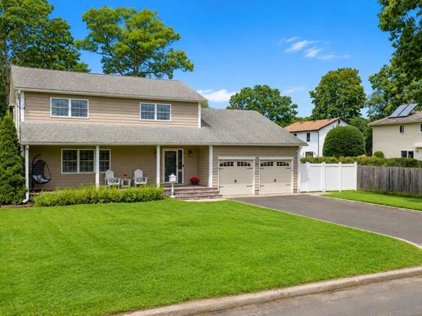 282 6th Avenue, Saint James, NY 11780
