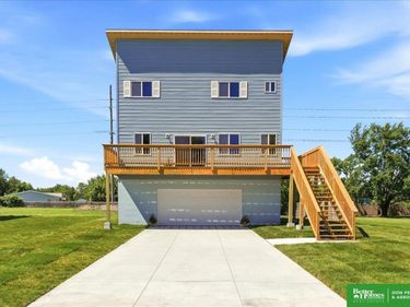 512 Hidden Meadows Drive, Fremont, NE 68025