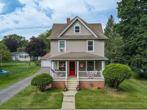 520 Ellinwood Avenue, Reedsburg, WI 53959