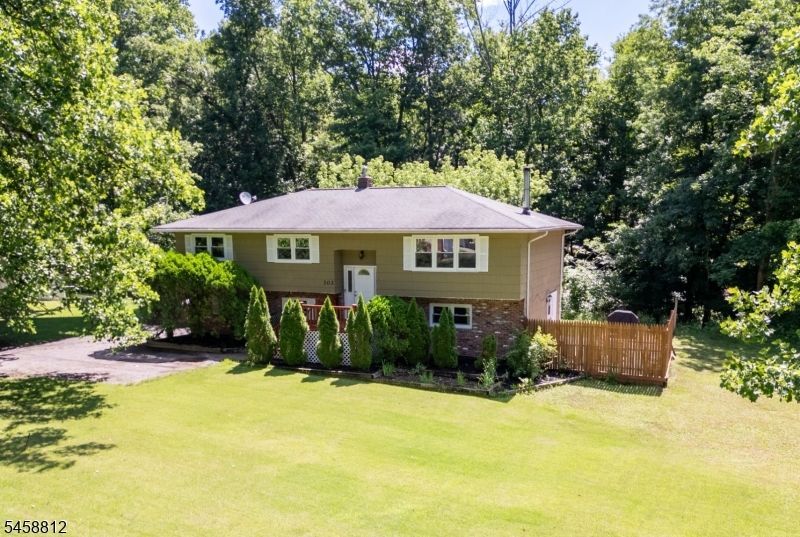 102 Andover Sparta Rd, Andover, NJ 07860 Main Photo