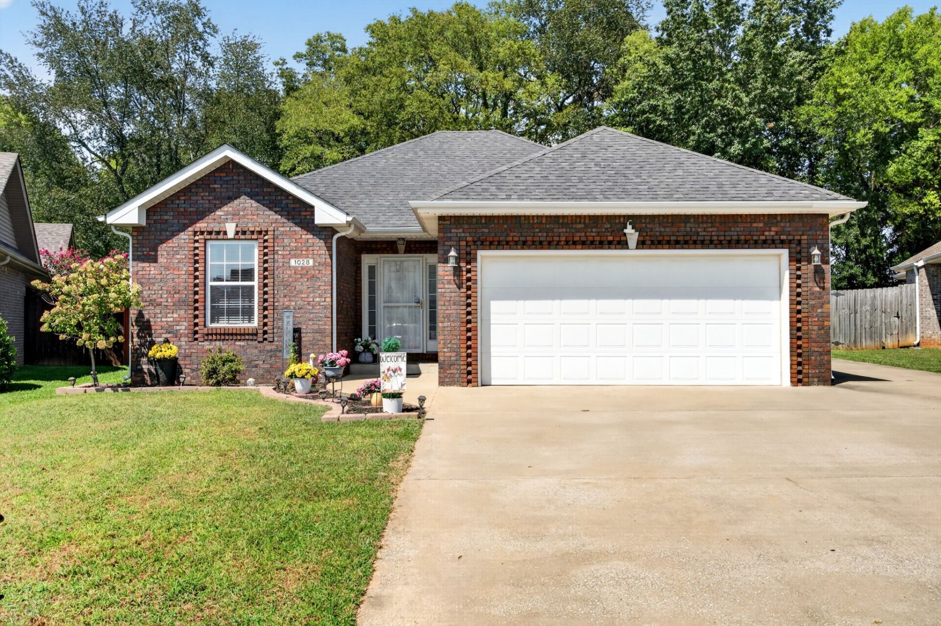 1028 Hendricks Ct , Clarksville, TN 37040 Main Photo