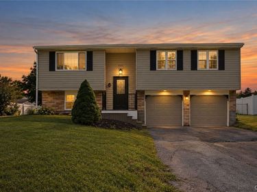 8300 Redwing Drive, Liverpool, NY 13090