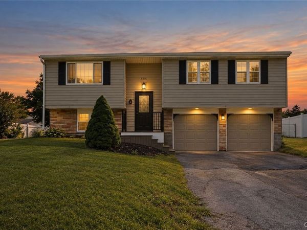 8300 Redwing Drive, Liverpool, NY 13090