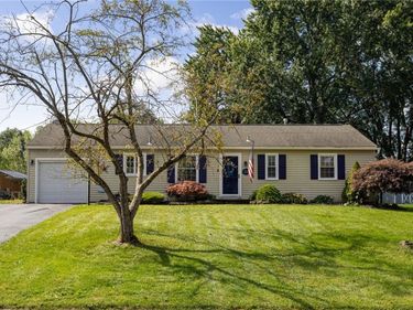 11 Round Hill Road , Henrietta, NY 14467