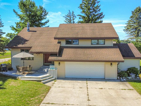 1030 N Par Drive, Weidman, MI 48893