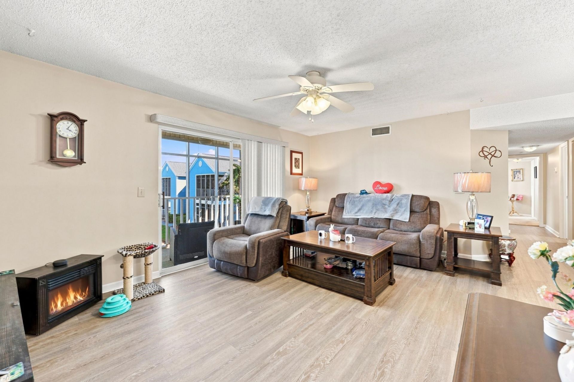 2225 Clearwater Dr. Photo 4