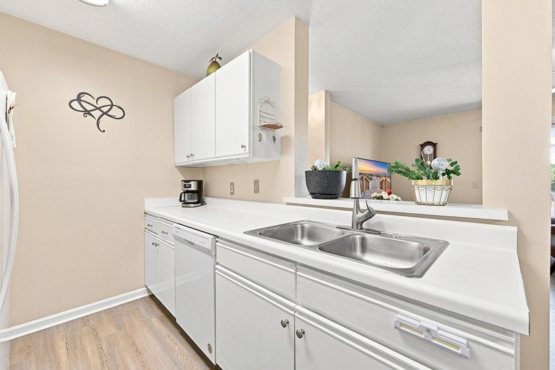 2225 Clearwater Dr. Photo 7