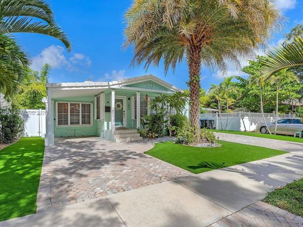 1621 NE 3rd Ct , Fort Lauderdale, FL 33301