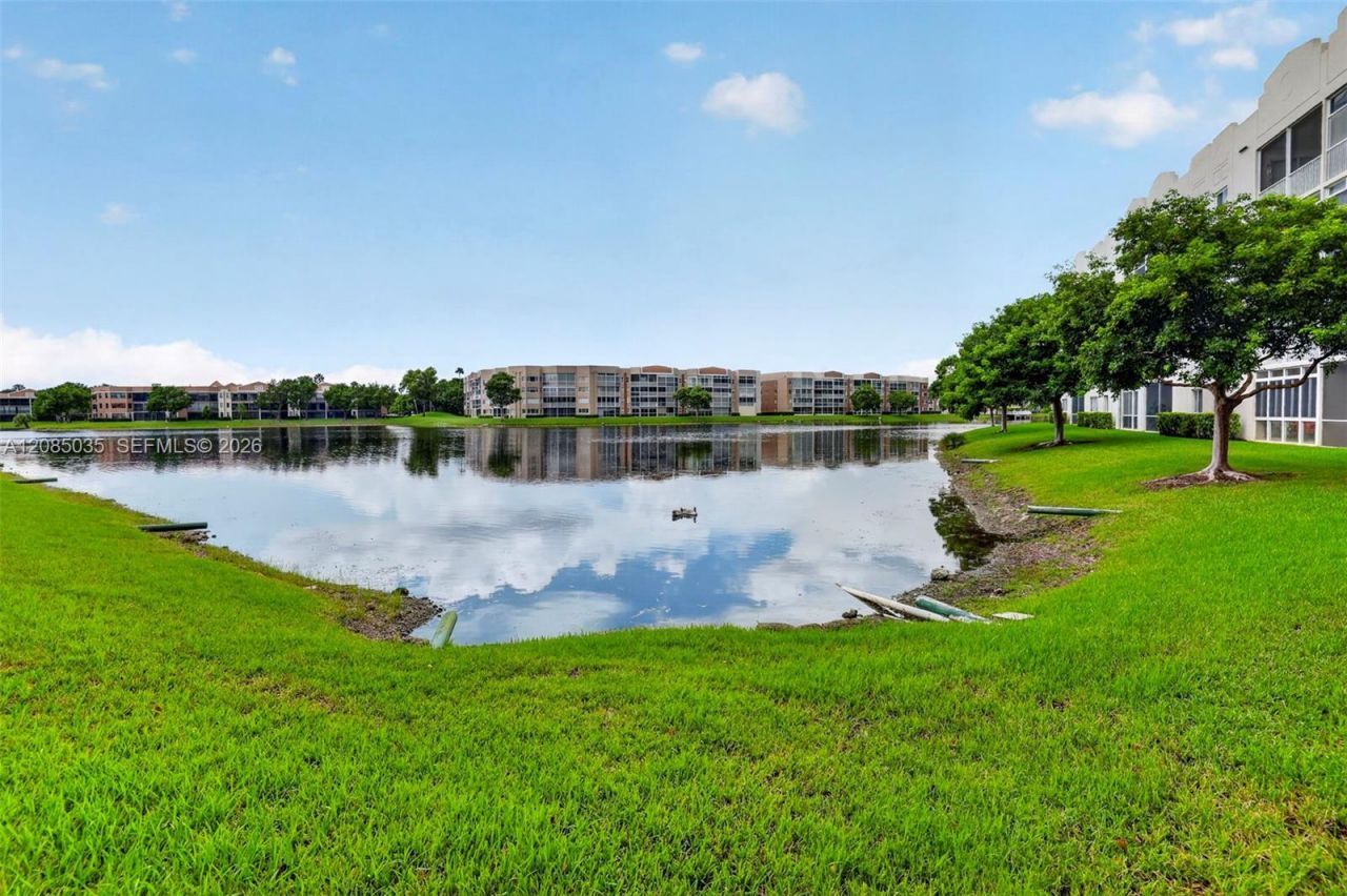 7727 Southampton Ter, Unit 310, Tamarac, FL 33321 Photo