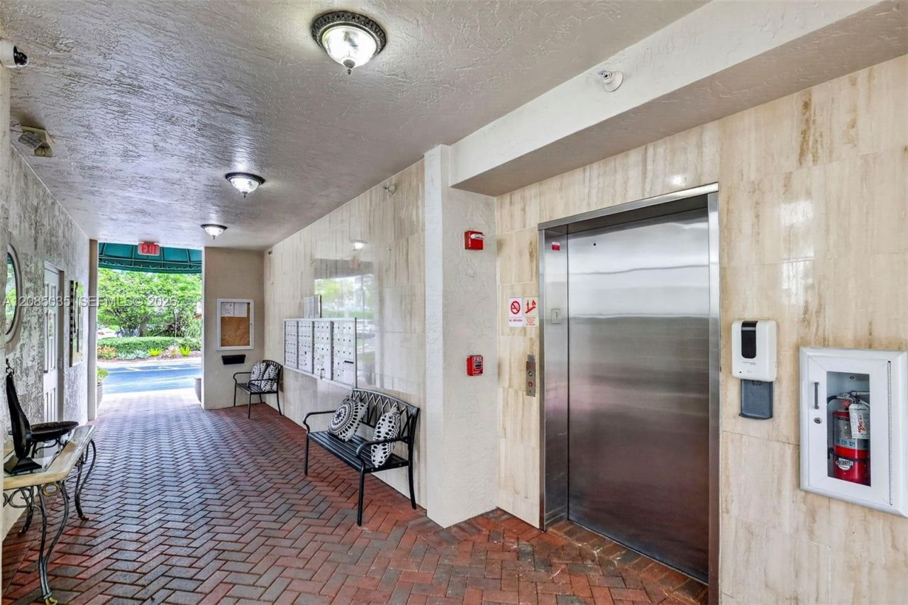 7727 Southampton Ter, Unit 310, Tamarac, FL 33321 Photo