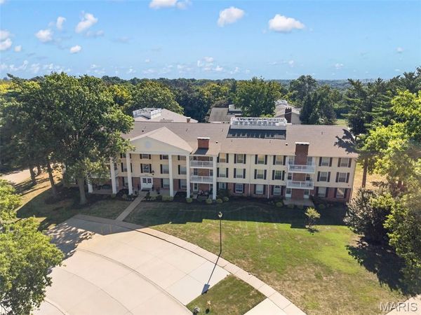 1511 Hampton Hall Drive , Unit 18, Chesterfield, MO 63017