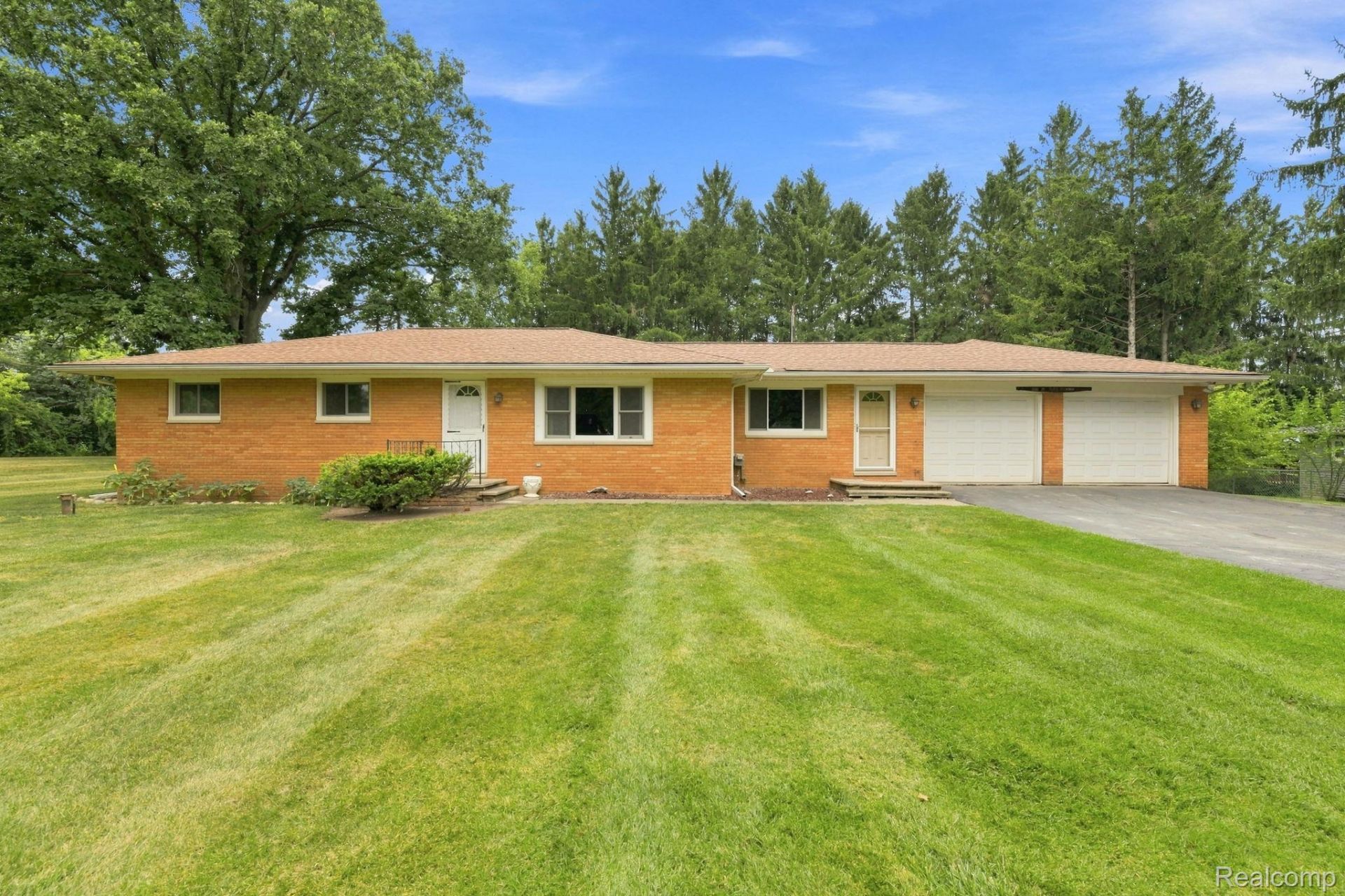 25 E Oakwood Road, Oxford Township, Mi 48371 Main Photo