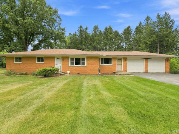 25 E Oakwood Road, Oxford Township, Mi 48371