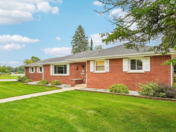 W170N9364 Woodlawn DRIVE, Menomonee Falls, WI 53051