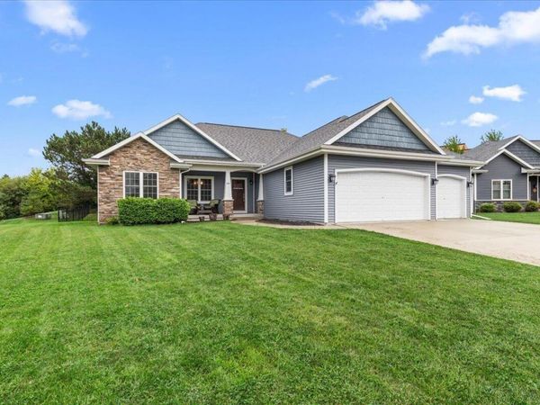 453 Western COURT, West Bend, WI 53095