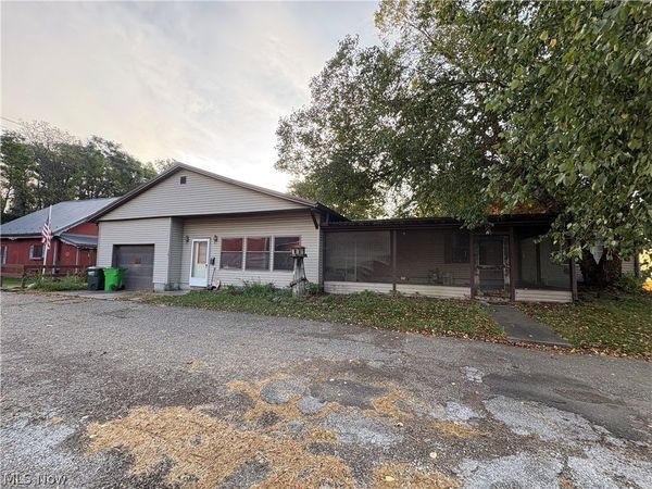 101 Mcconnell Street , Uhrichsville, OH 44683