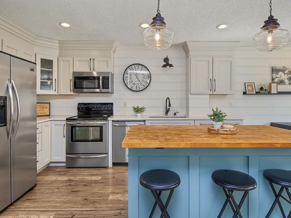 2819 Wimbledon Ridge, Woodbury, MN 55125