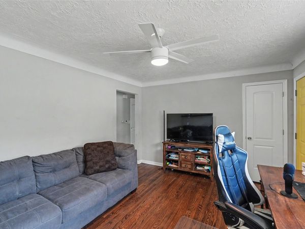 2132 SE 8th Street, Des Moines, IA 50315