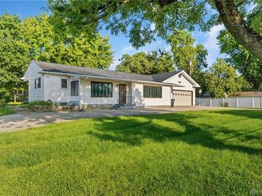 813 E Dorothy Lane, Kettering, OH 45419